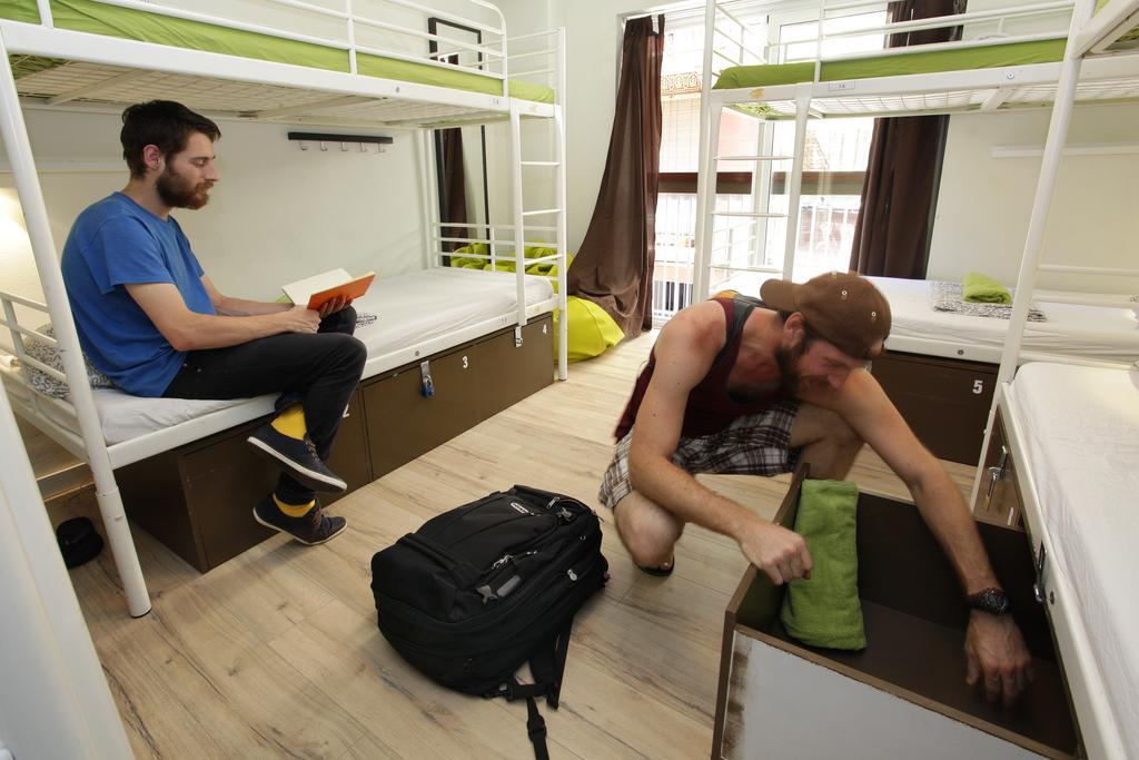 Gracia City Hostel Barcelona Kültér fotó Hostel in Prague
