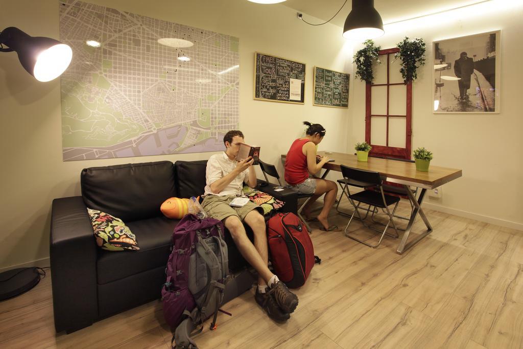 Gracia City Hostel Barcelona Kültér fotó Hostel in Prague
