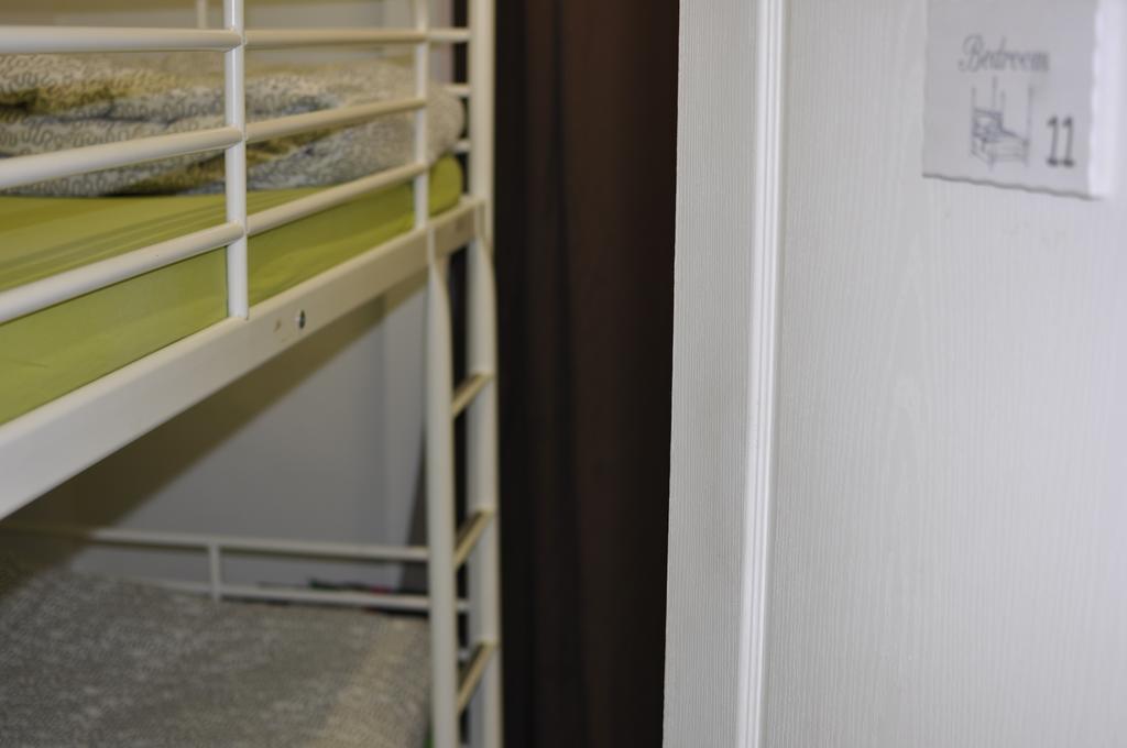 Gracia City Hostel Barcelona Kültér fotó A typical cell at the prison
