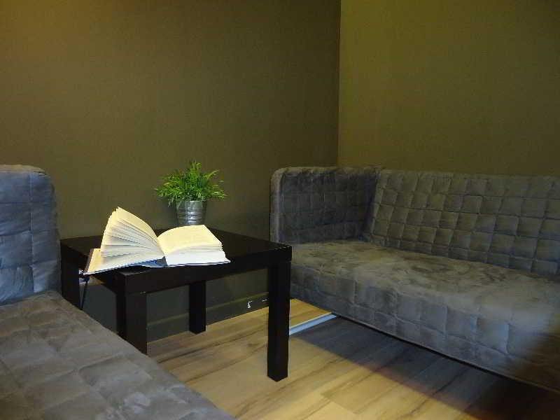 Gracia City Hostel Barcelona Kültér fotó A room at the library