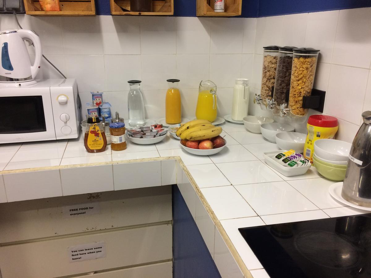 Gracia City Hostel Barcelona Kültér fotó A typical breakfast in the UK