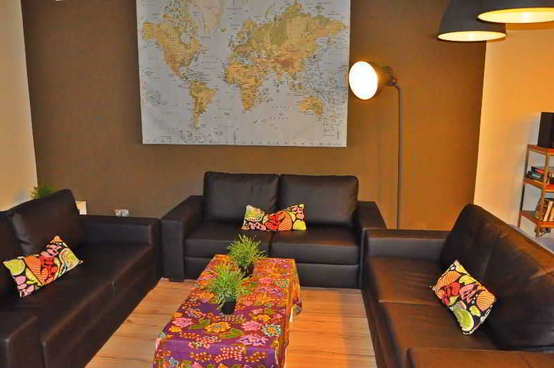 Gracia City Hostel Barcelona Kültér fotó The common room at the hostel