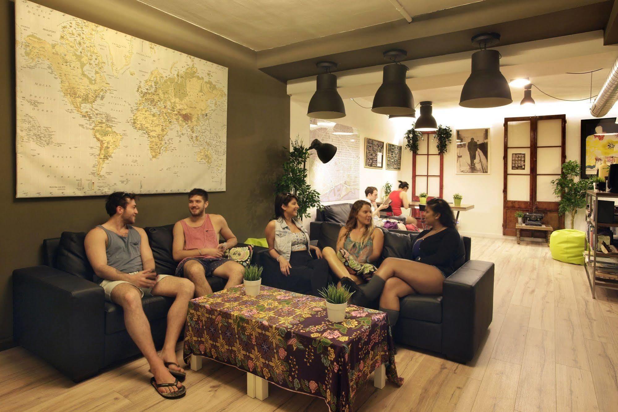 Gracia City Hostel Barcelona Kültér fotó Hostel in Athens, Greece
