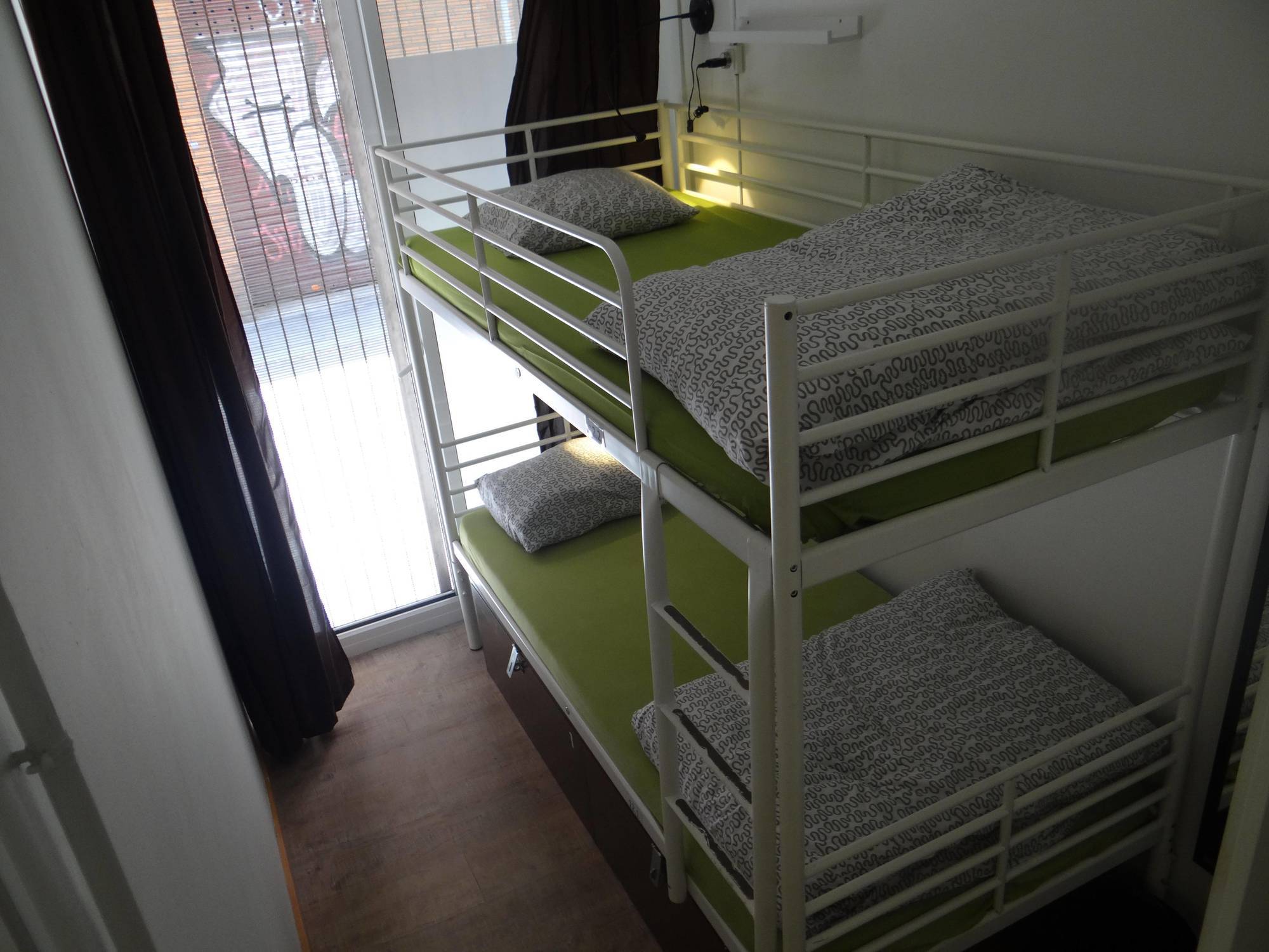 Gracia City Hostel Barcelona Kültér fotó A bunk bed