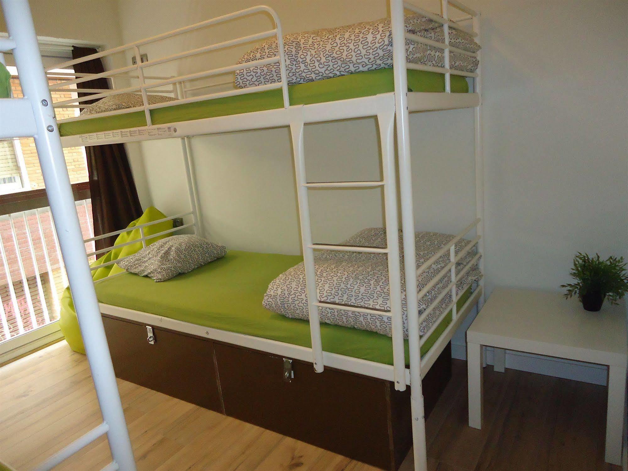 Gracia City Hostel Barcelona Kültér fotó A bunk bed